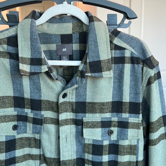 H&M Men’s Flannel. Button down. Pockets. - Picture 4 of 6